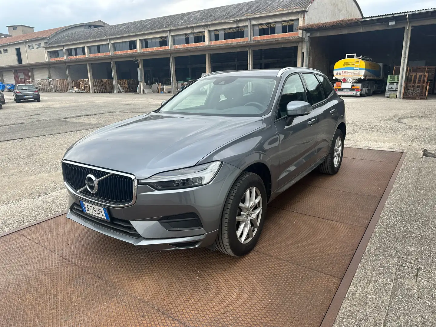 Volvo XC60 XC60 II 2018 2.0 b4 Momentum awd auto my20 Grigio - 1