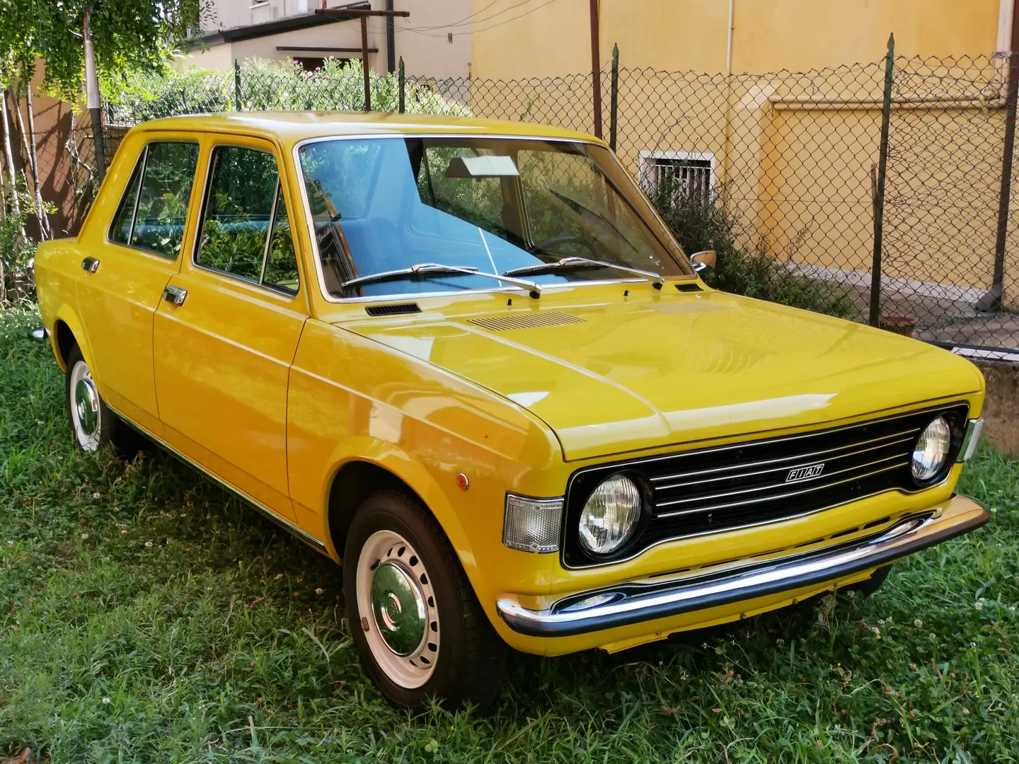 Fiat 128 4 PORTE 1100 Gelb - 1