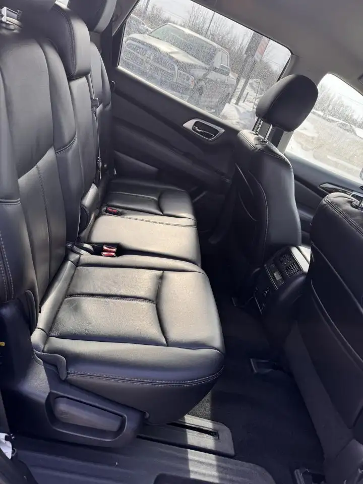 Nissan Pathfinder снимка Nissan Pathfinder