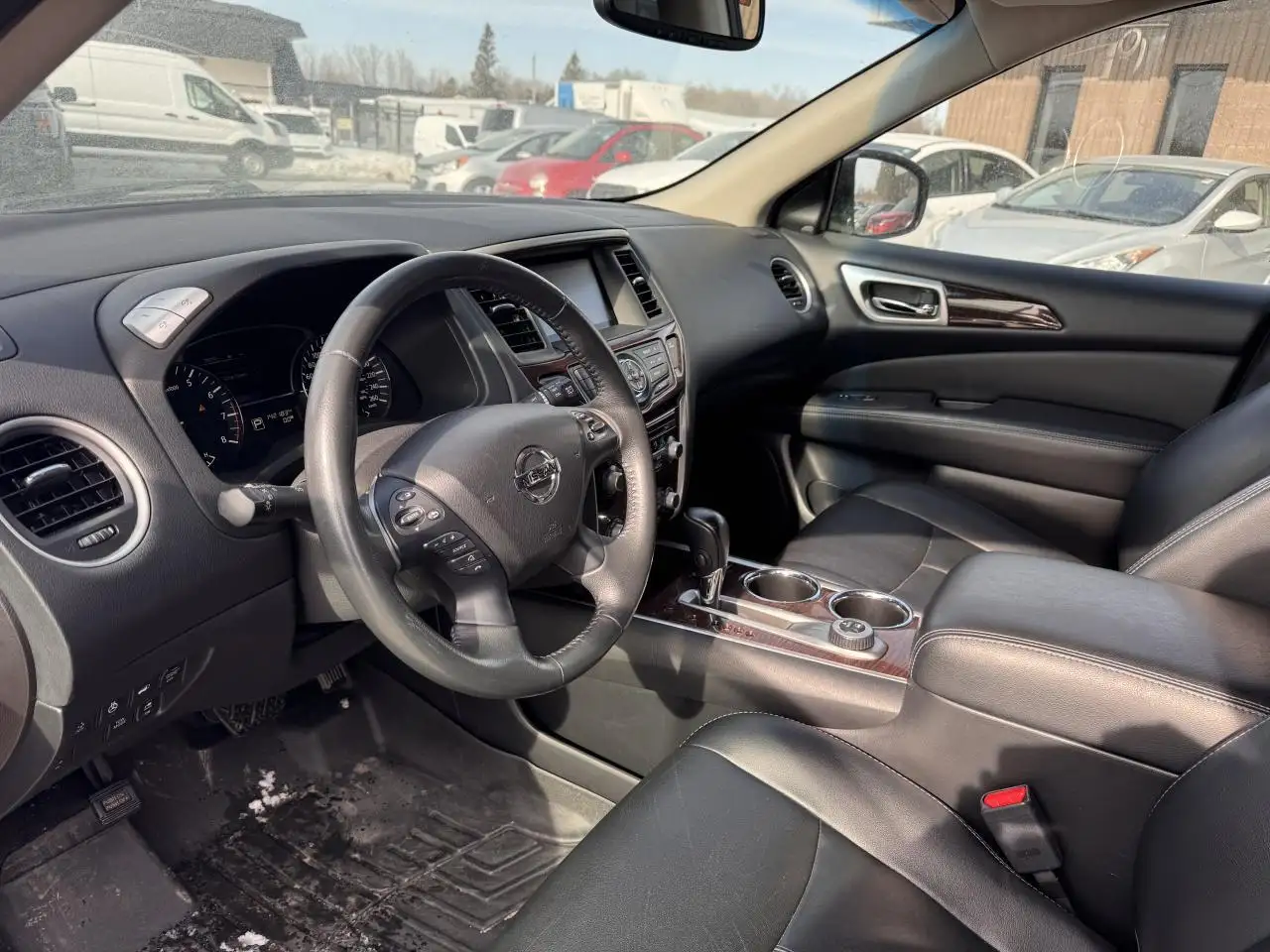 Nissan Pathfinder снимка Nissan Pathfinder