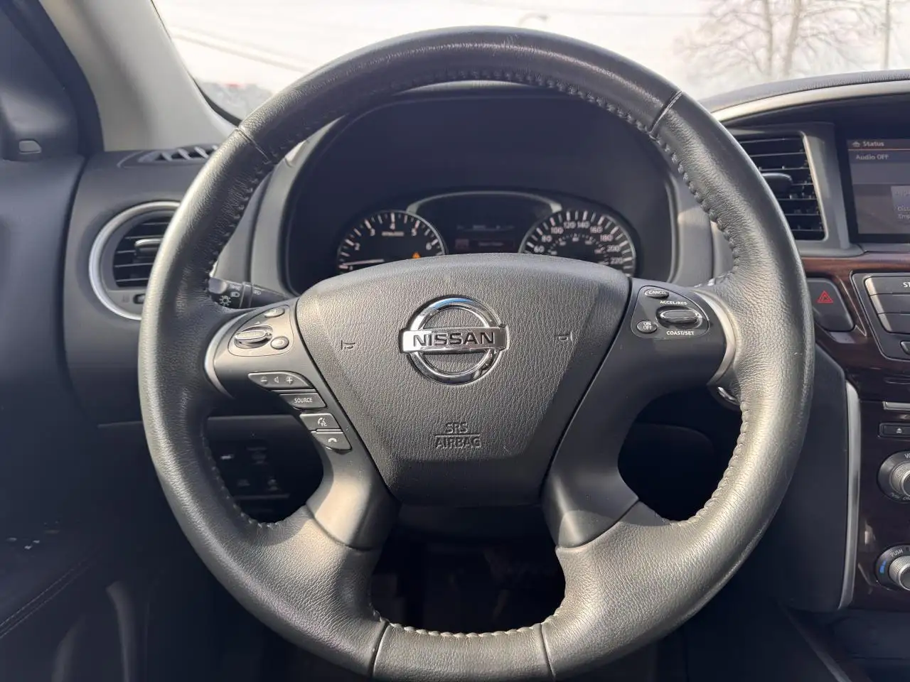 Nissan Pathfinder снимка Nissan Pathfinder