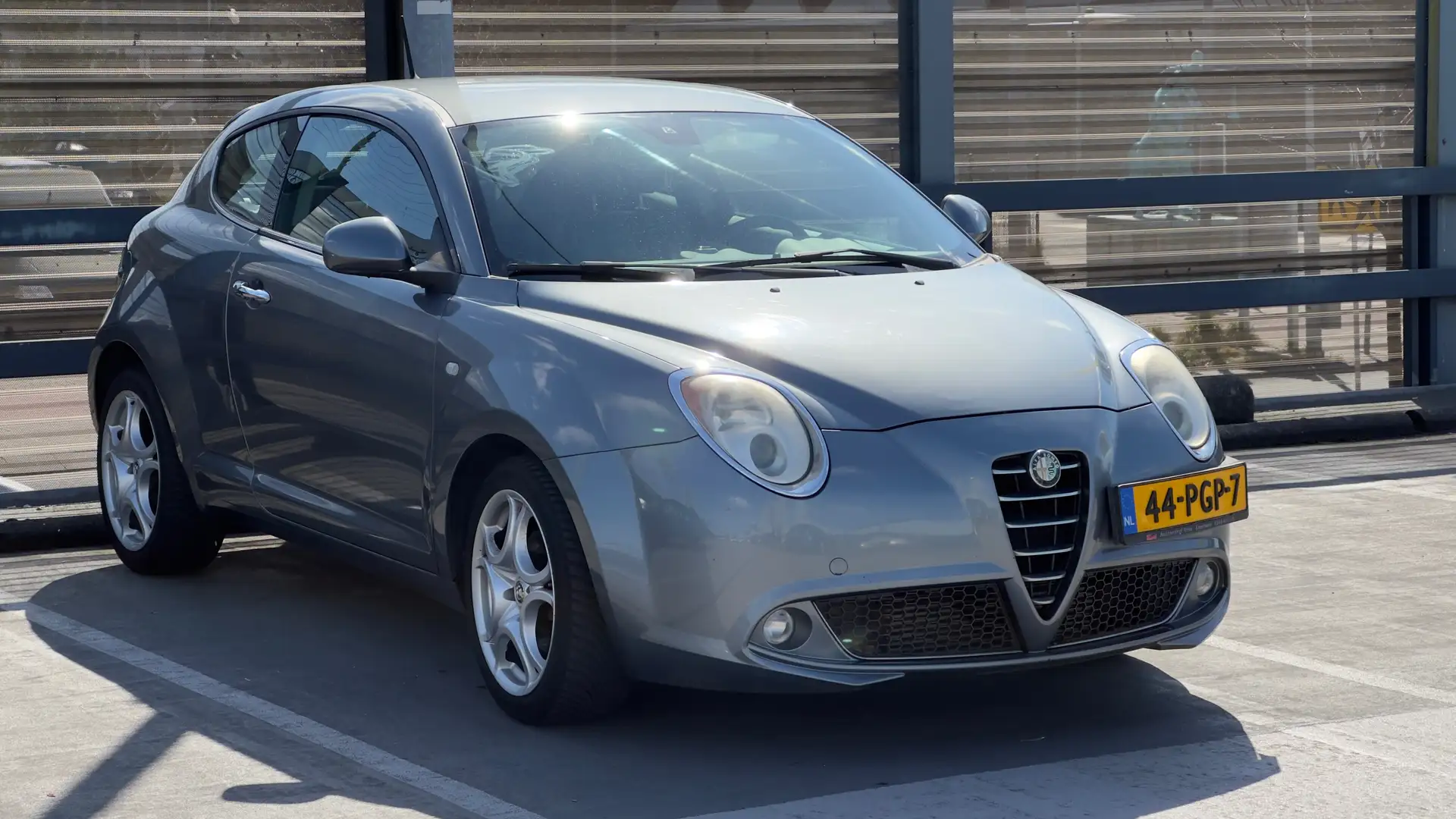 Alfa Romeo MiTo 1.4 Gris - 1