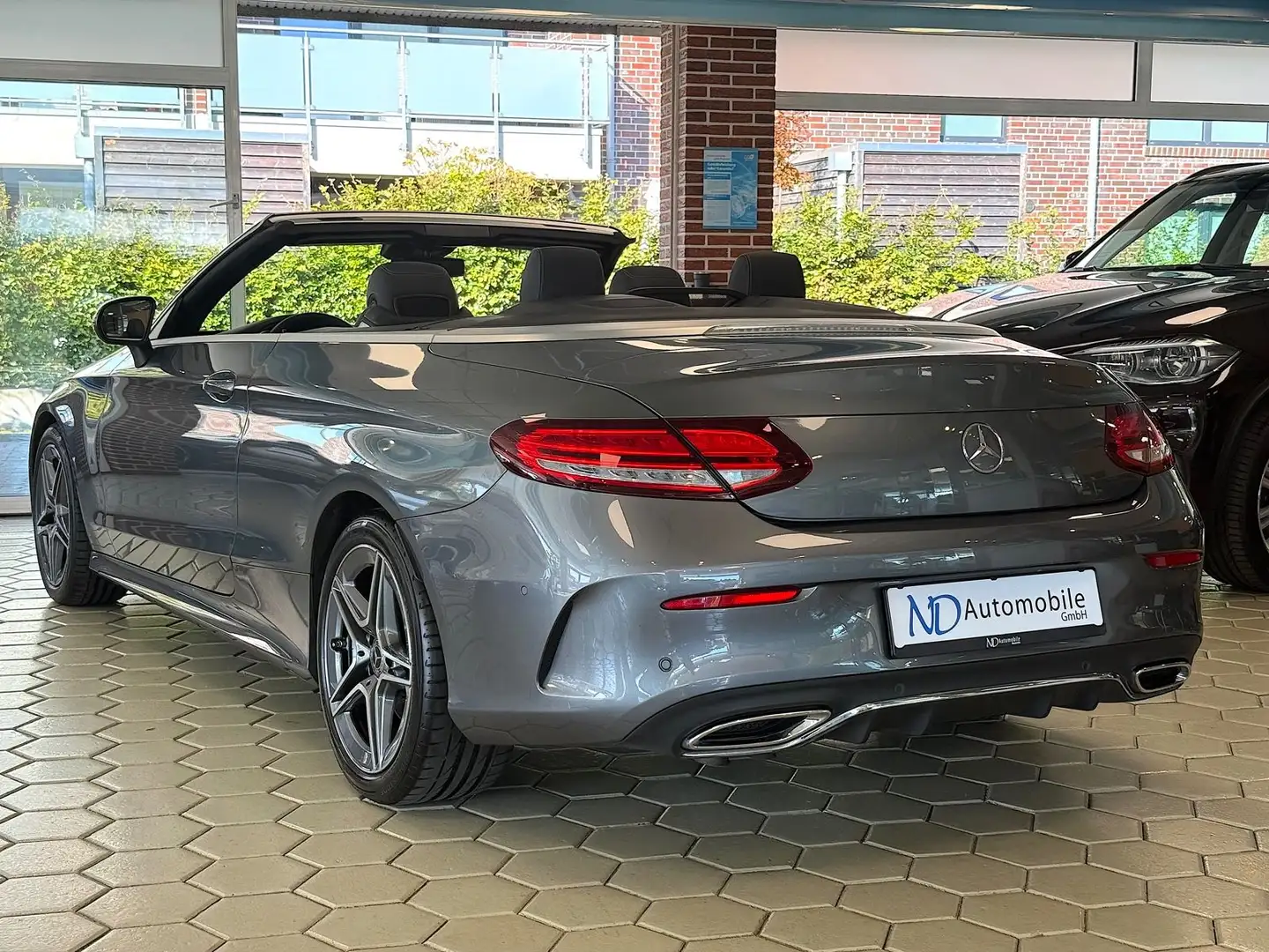 Mercedes-Benz C 220 C220d Cabrio AMG Burmester Rückfahrkamera 1.Hand Grau - 2