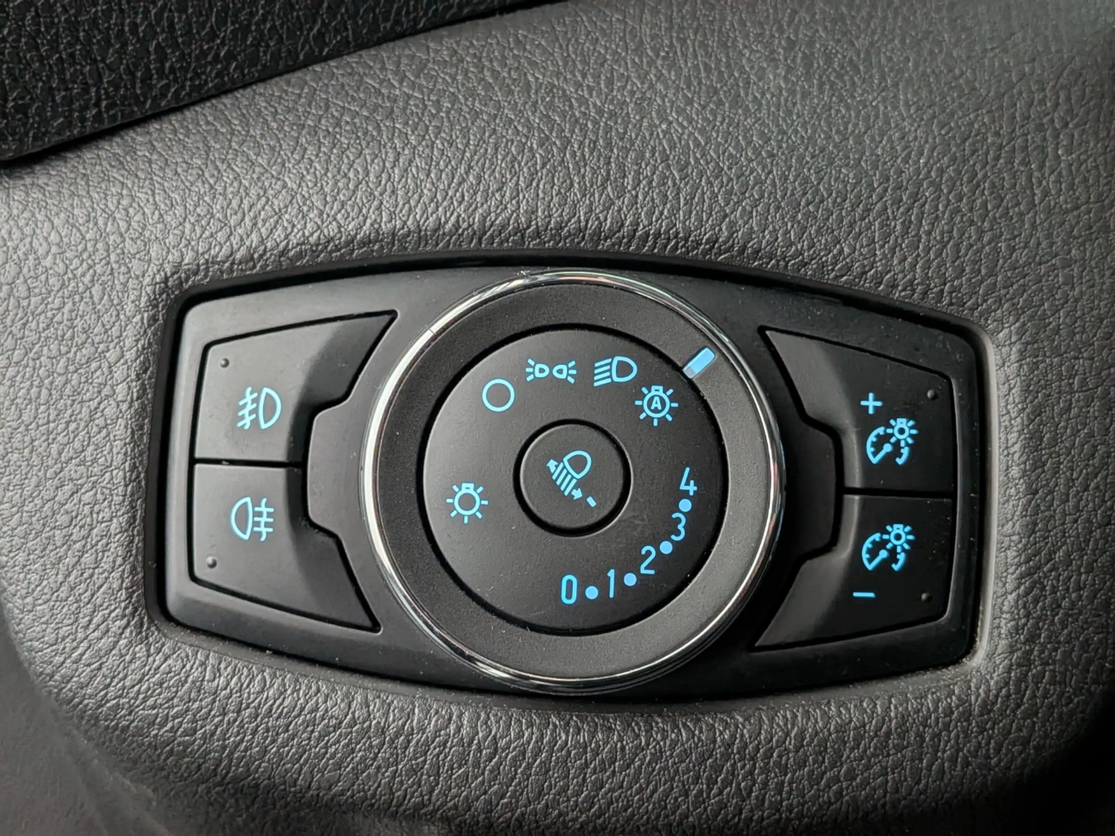 Ford Transit Connect 1.5 TDCI L1 Trend — photo 9