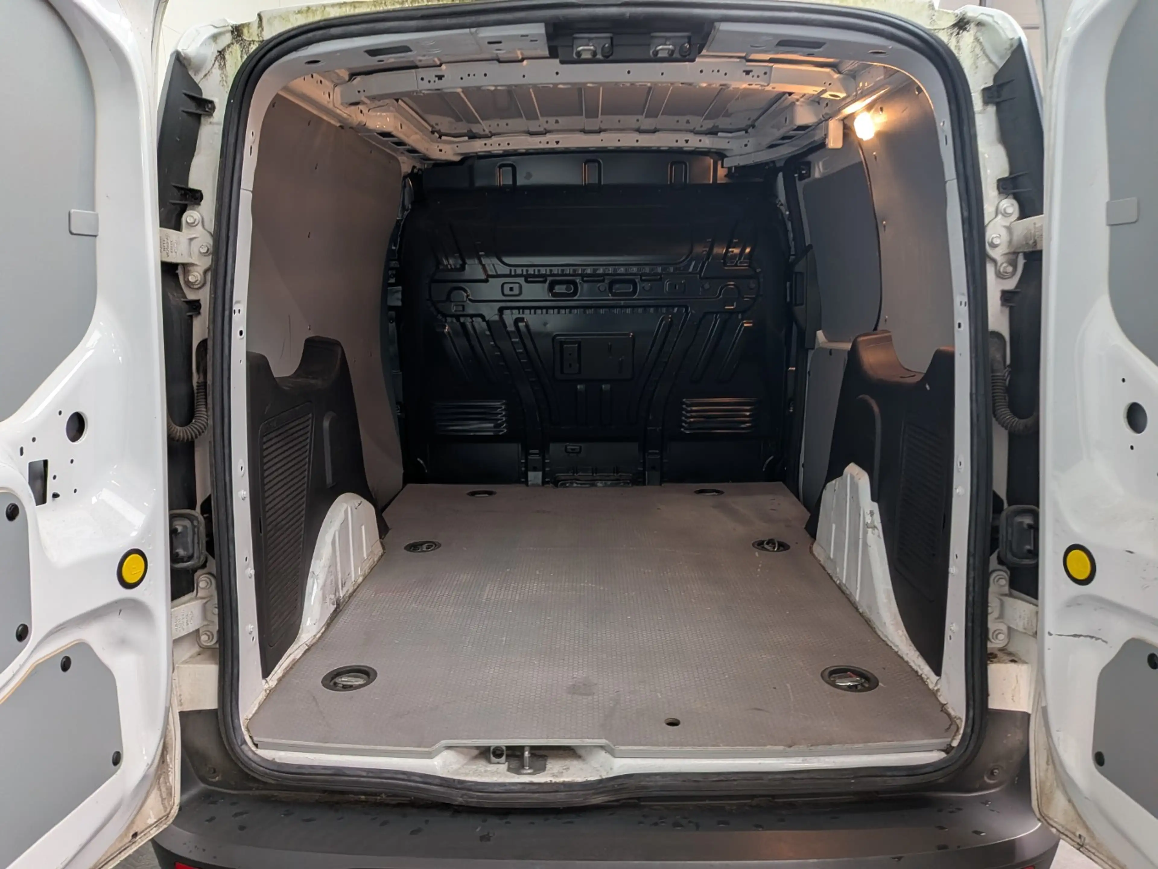 Ford Transit Connect 1.5 TDCI L1 Trend — photo 10