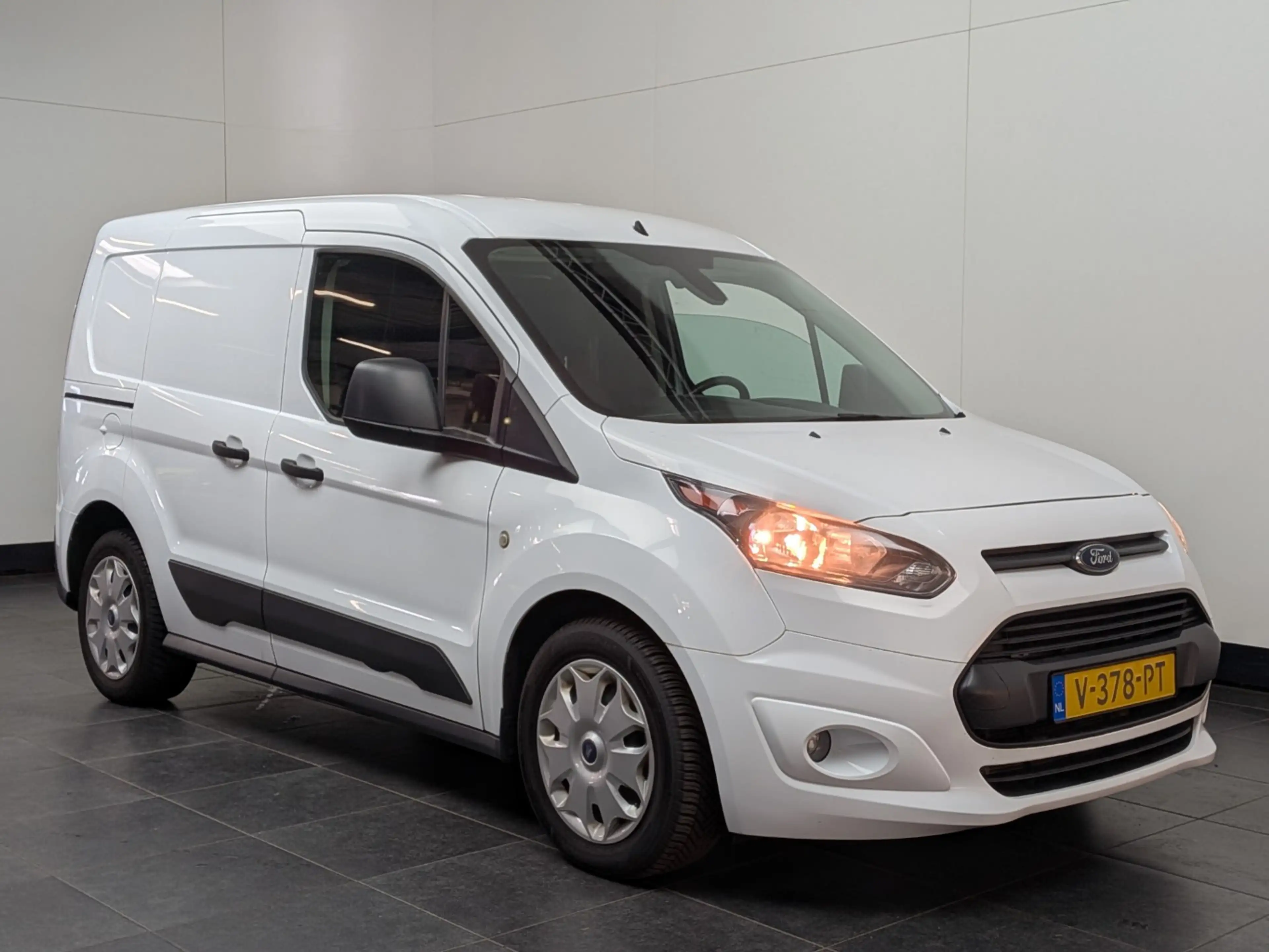 Ford Transit Connect 1.5 TDCI L1 Trend — photo 2