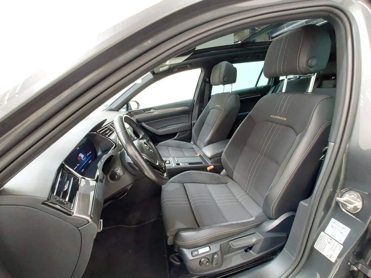 Volkswagen Passat Alltrack 4Motion Digital Pano ACC AHK Szary - 2