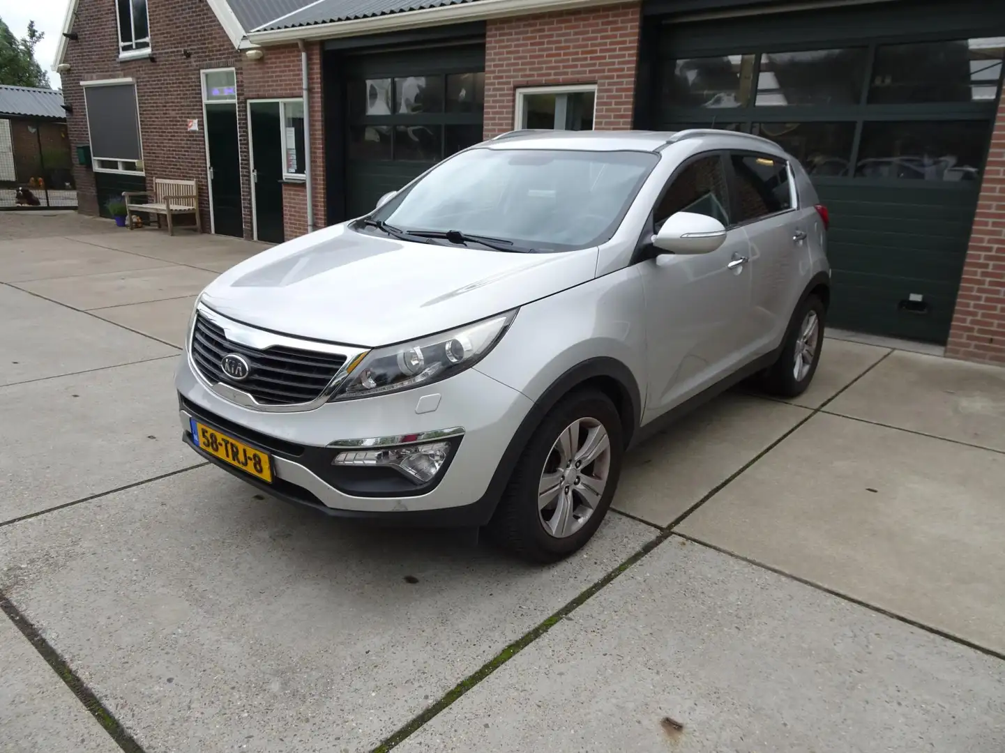 Kia Sportage 1.6 GDI ISG X-clusive Grijs - 1