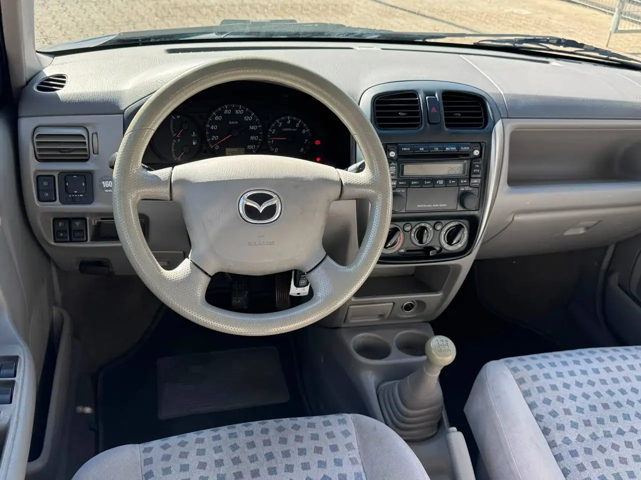 Mazda Demio 1.4, foto 9