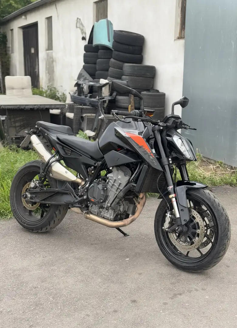KTM 890 Duke - 1