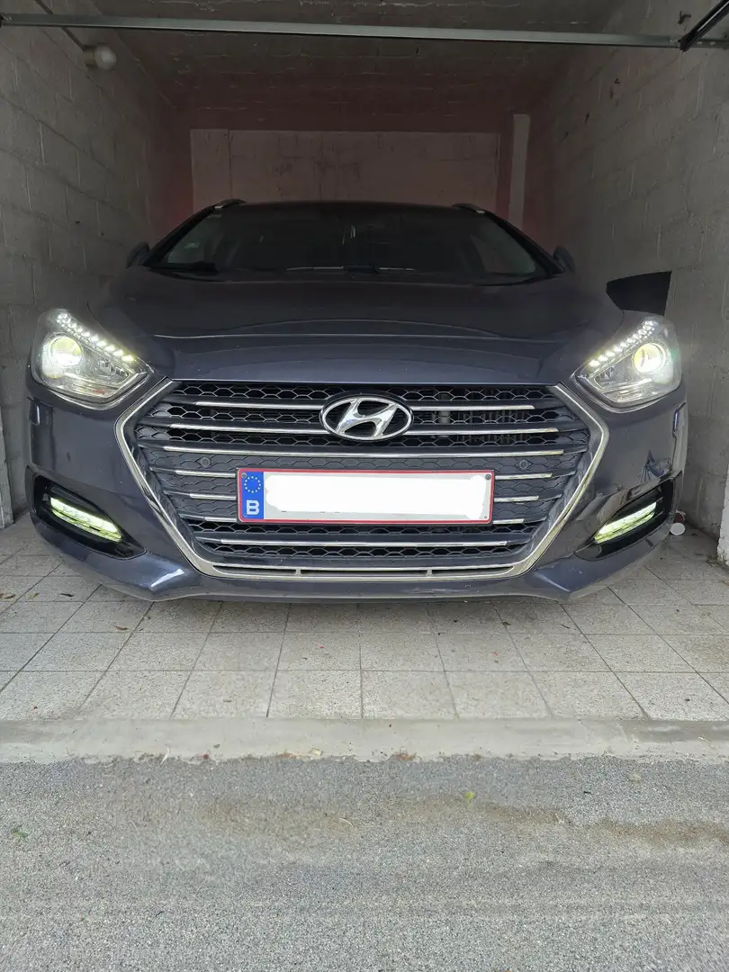 Hyundai i40 SW 1.7 CRDi Executive ISG DCT - 1