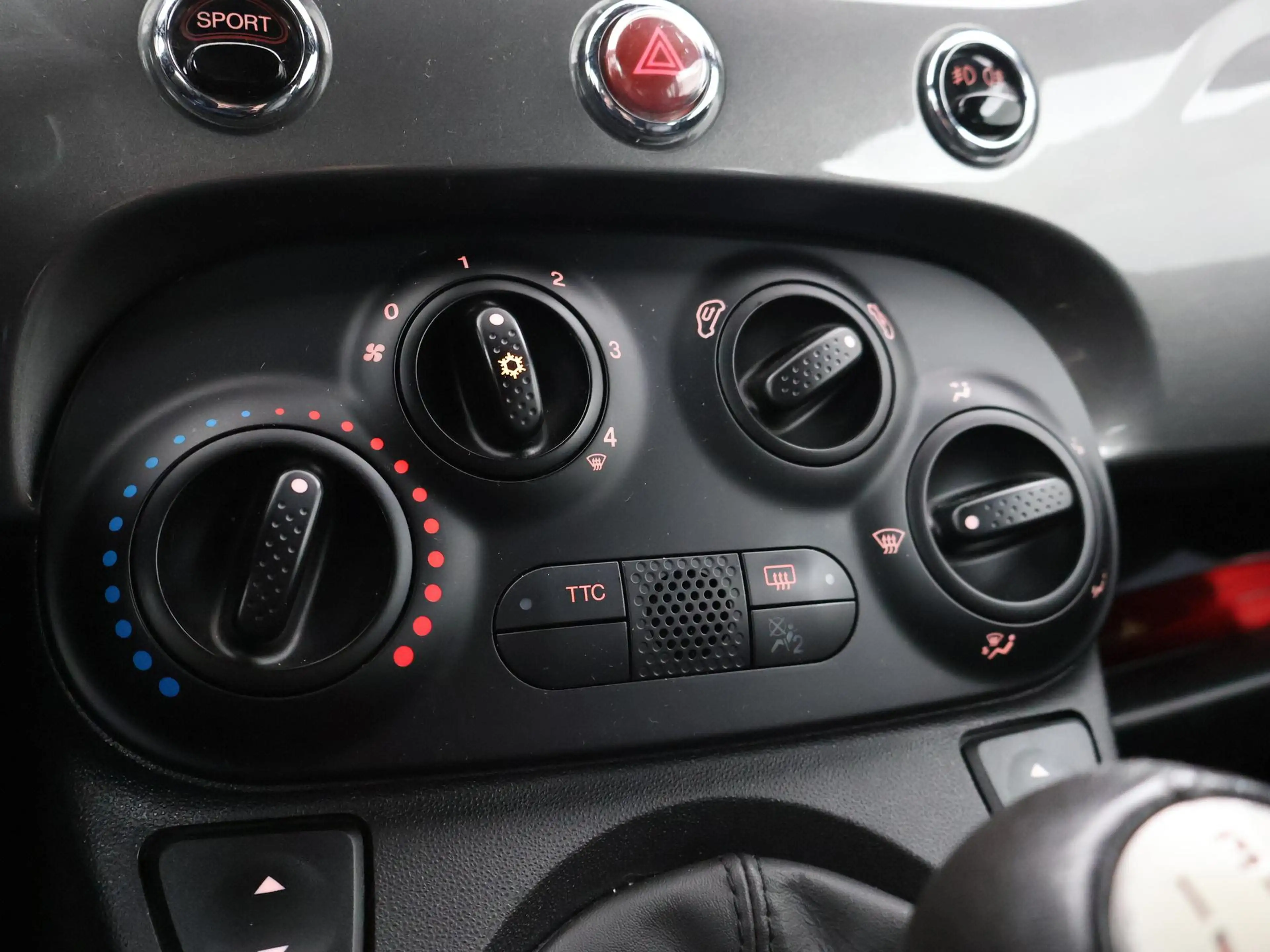 Fiat 500C Abarth 1.4 T-JET 135 PK TWO-TONE + ZWART LEDER | DUBBELE — photo 41