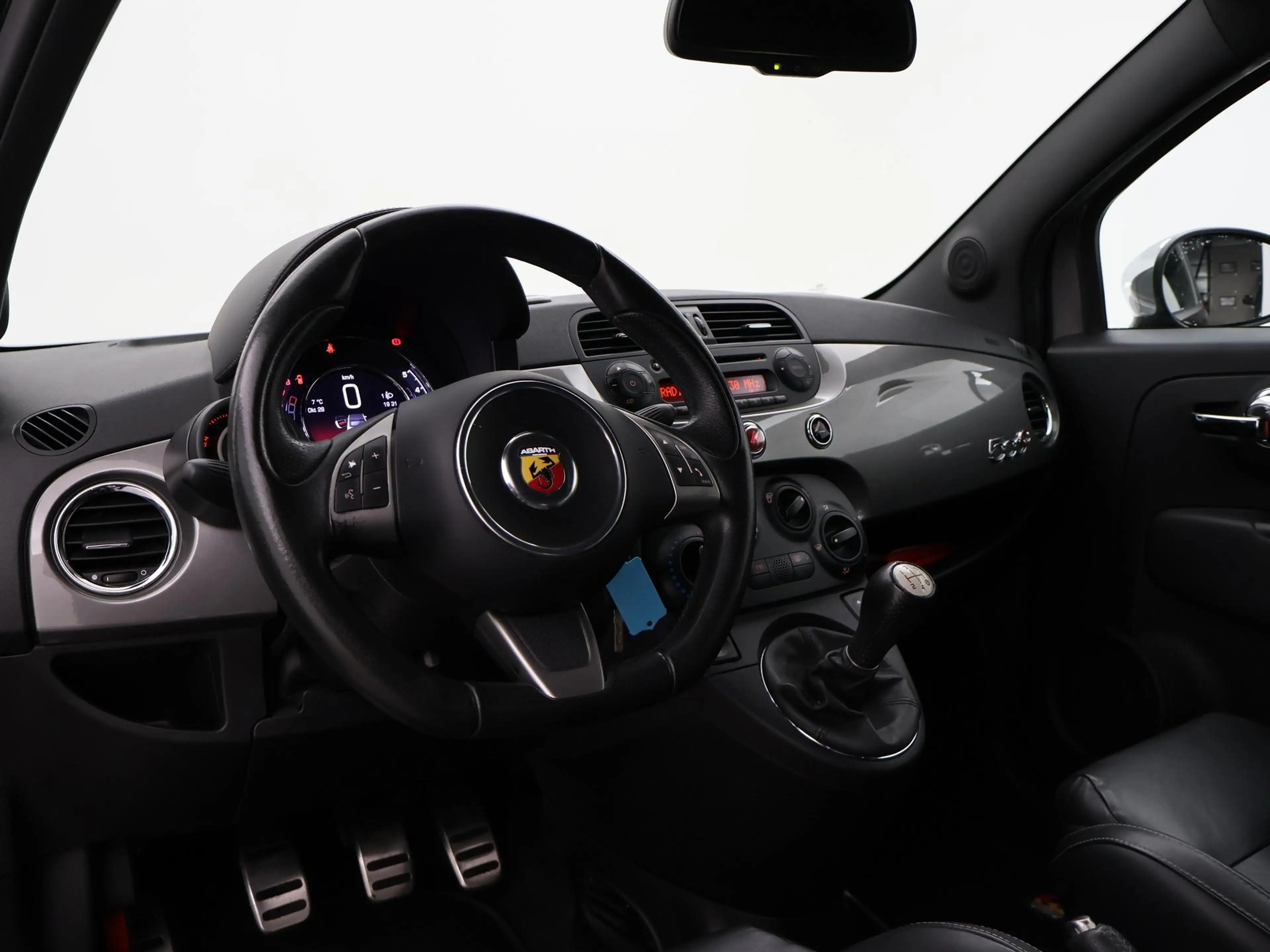 Fiat 500C Abarth 1.4 T-JET 135 PK TWO-TONE + ZWART LEDER | DUBBELE — photo 24