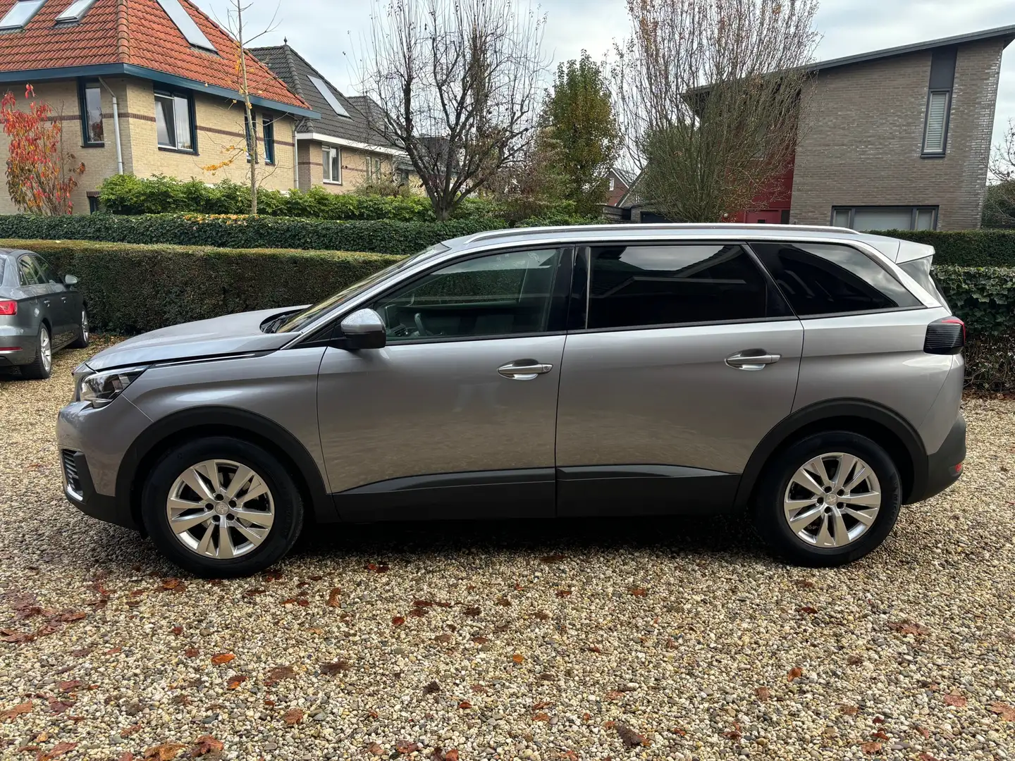 Peugeot 5008 1.2 PureTech Blue Lease Executive Gris - 2