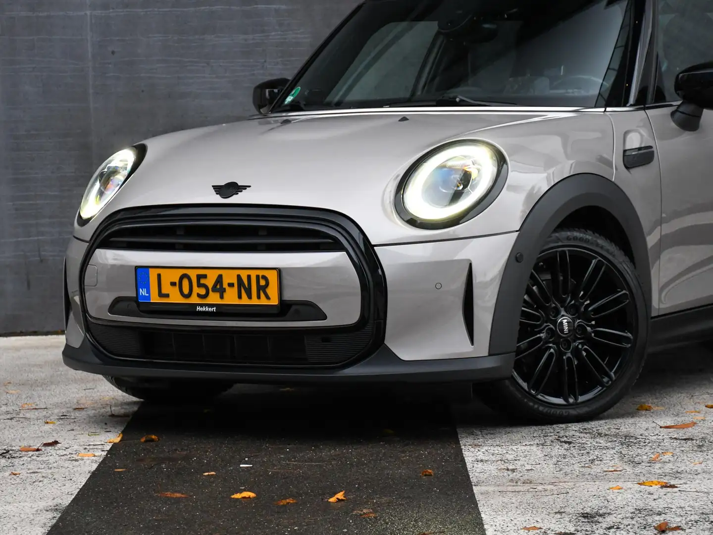 MINI Cooper Mini Yours 1.5 136pk Automaat SCHUIF-DAK | HARMAN/ Grijs - 2