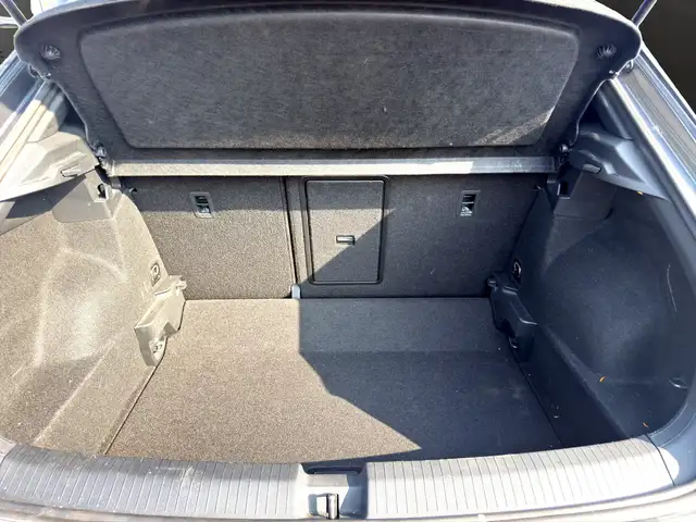 Volkswagen T-Roc view 10