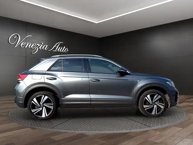 Volkswagen T-Roc view 12