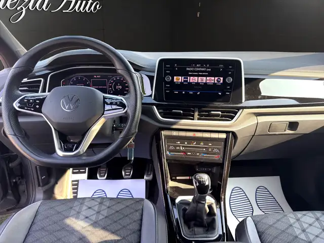 Volkswagen T-Roc view 8