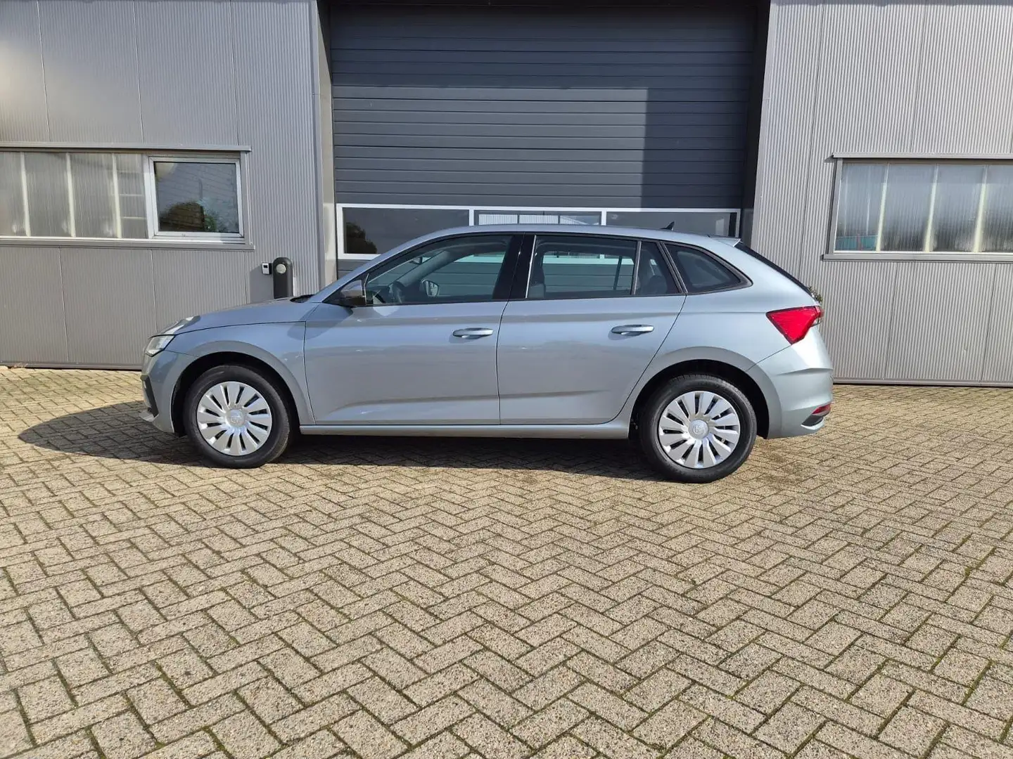 Skoda Scala 1.0 TSI 115PS Selection AHK schwenkb. Klimaauto... Silber - 2
