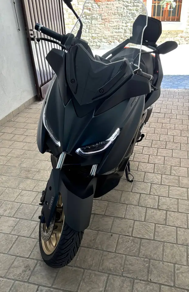 Yamaha X-Max 300