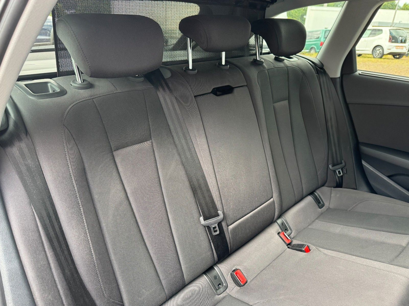 Audi A4 Avant 40 TFSI LED NAVI SZH TEMPOM ALU — photo 10