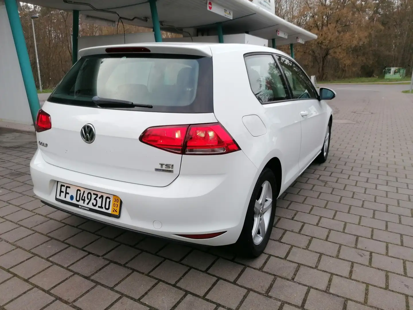 Volkswagen Golf 1.2 TSI BlueMotion Technology Trendline Weiß - 2