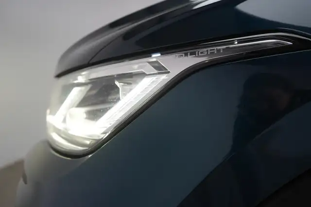 Volkswagen Tiguan view 12