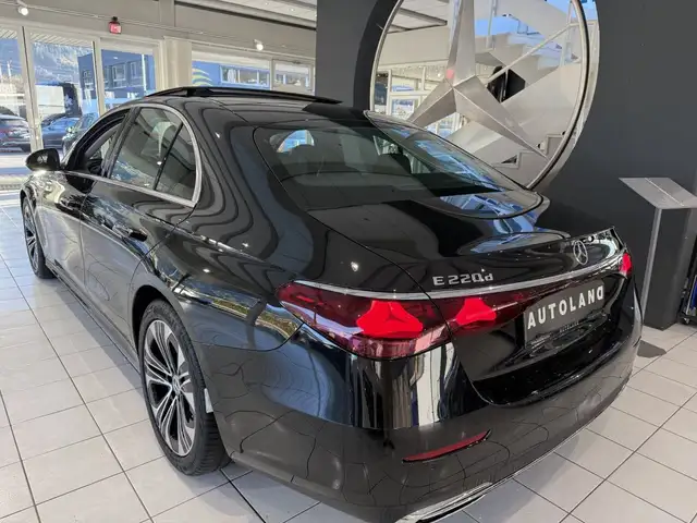 Mercedes-Benz E 220 d Avantgarde Advanced Panoramadach Ansicht 5