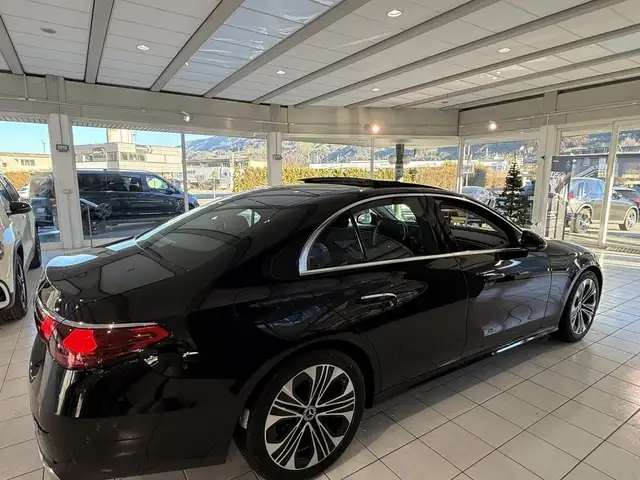 Mercedes-Benz E 220 d Avantgarde Advanced Panoramadach Ansicht 8