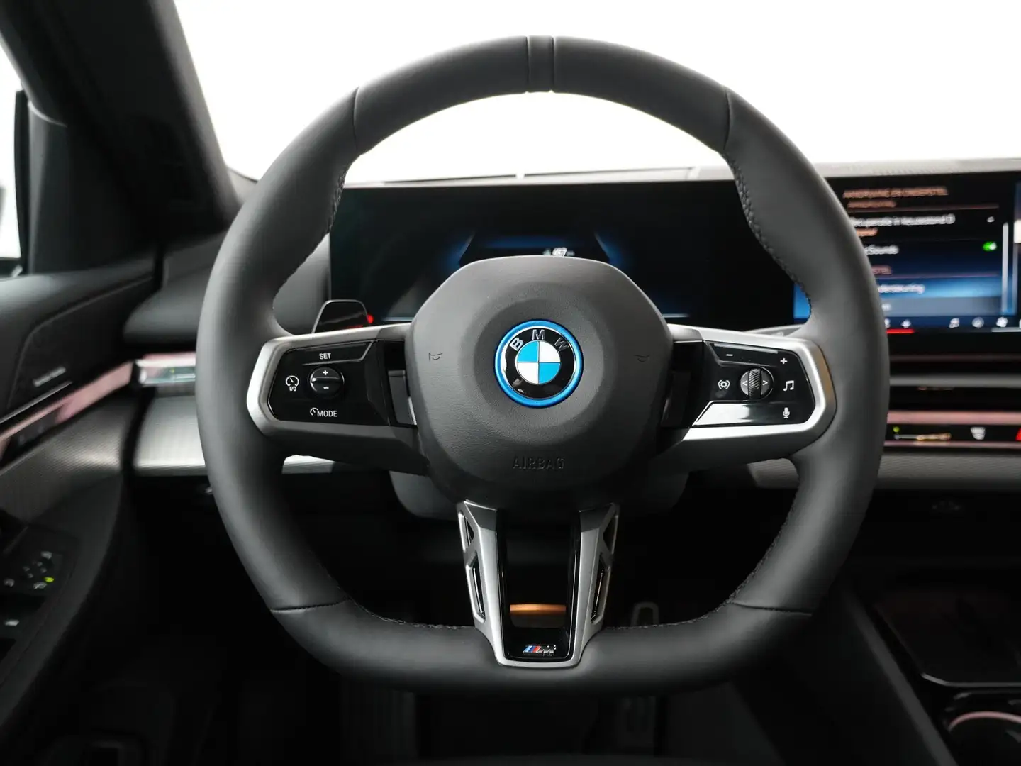 BMW i5 eDrive40 | M Sport Package Pro | Travel Package Zwart - 2