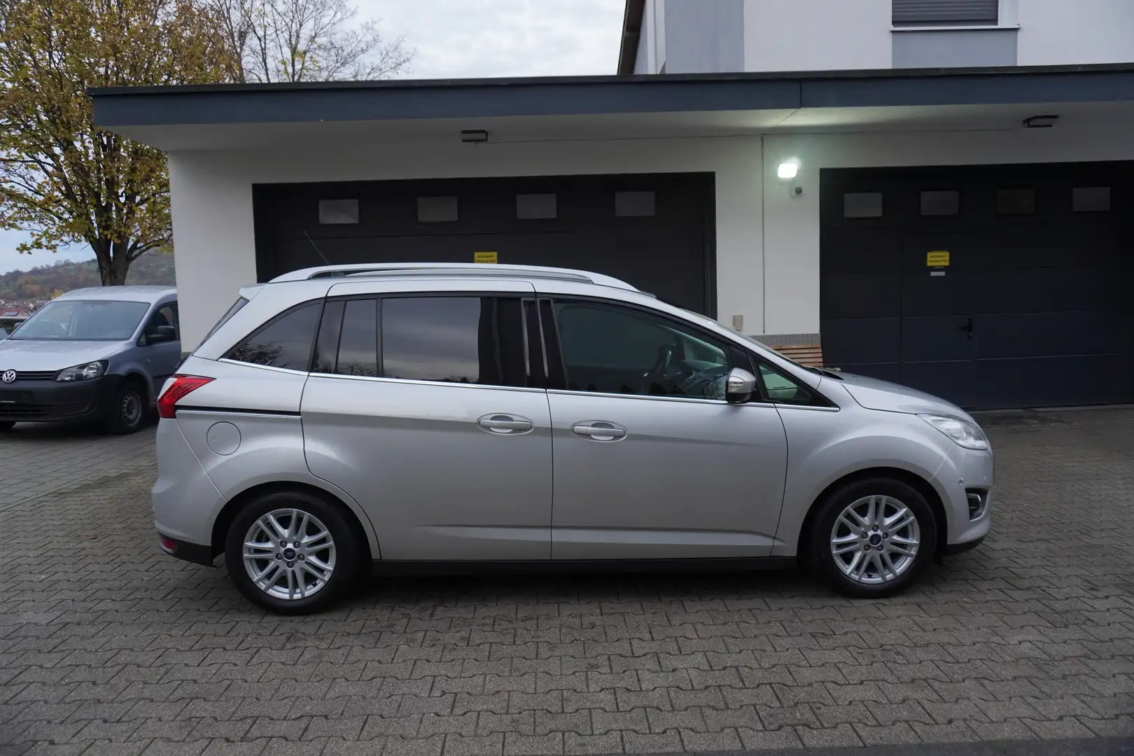 Ford Grand C-Max 1.0 EcoBoost Champions Edition KLIMA+ALU+AHK+TEMPO Silber - 2