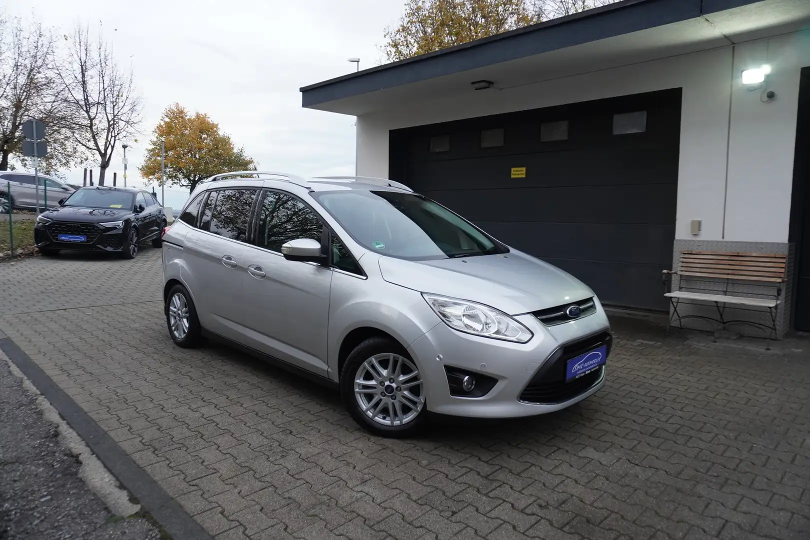 Ford Grand C-Max 1.0 EcoBoost Champions Edition KLIMA+ALU+AHK+TEMPO Silber - 1