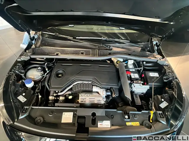 Peugeot 208 view 11