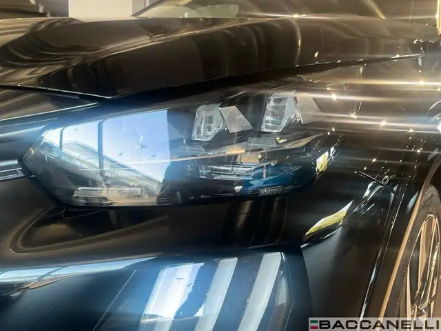 Peugeot 208 view 10
