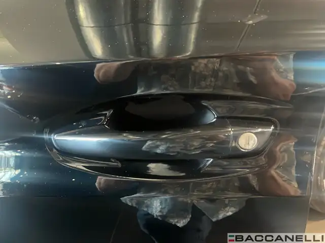 Peugeot 208 view 9