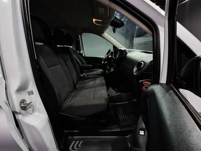 Mercedes-Benz Vito view 9