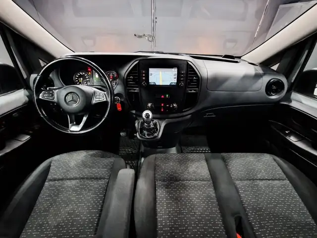 Mercedes-Benz Vito view 13
