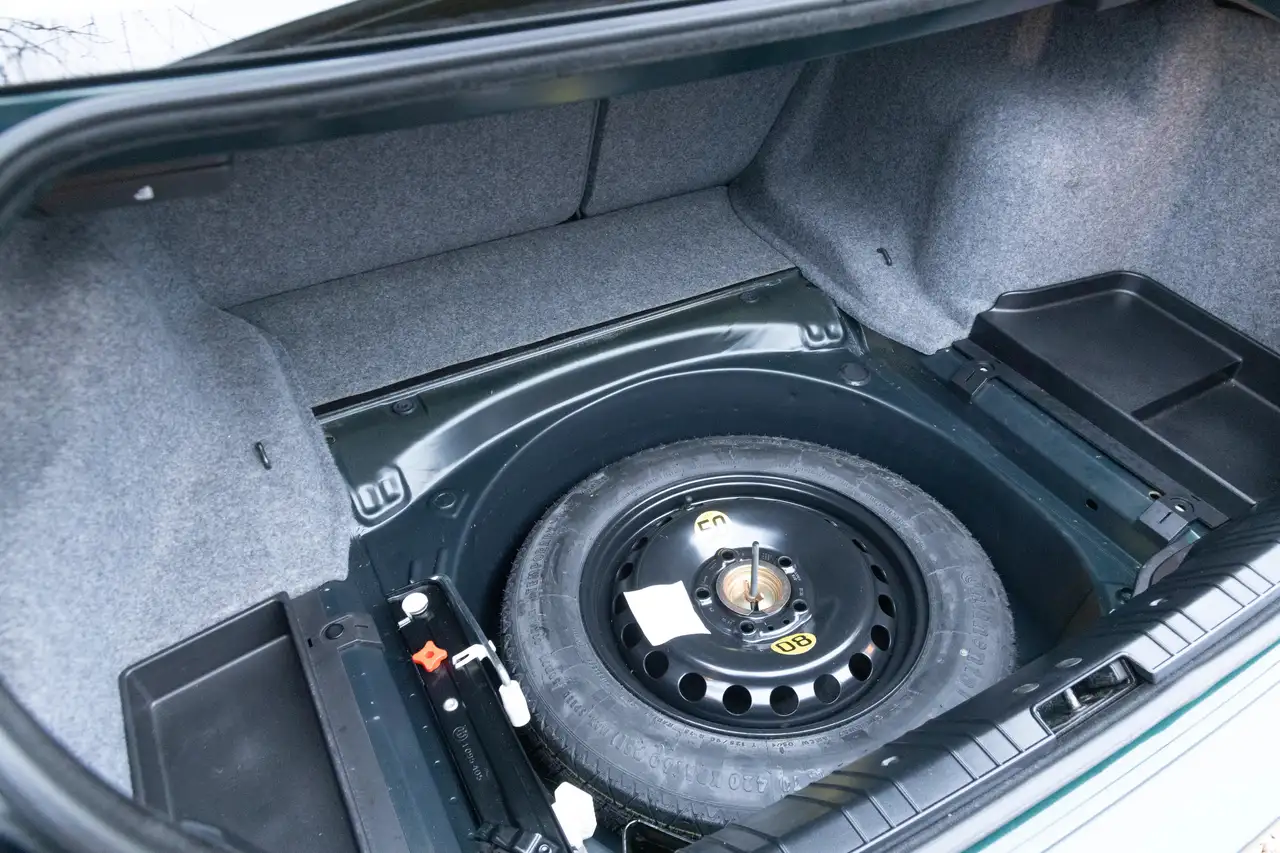 BMW 323 Ci Coupé Farngrün "25.000 kilometers" Collectible, foto 12