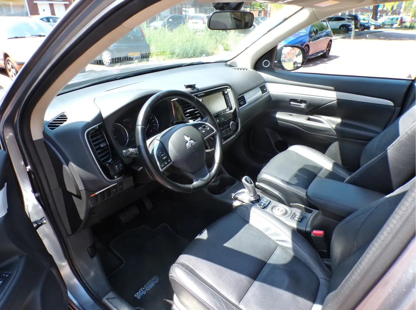 Mitsubishi Outlander 2.0 PHEV Instyle NL AUTO ORG KM MET NAP/SCHUIFKANT Grijs - 2