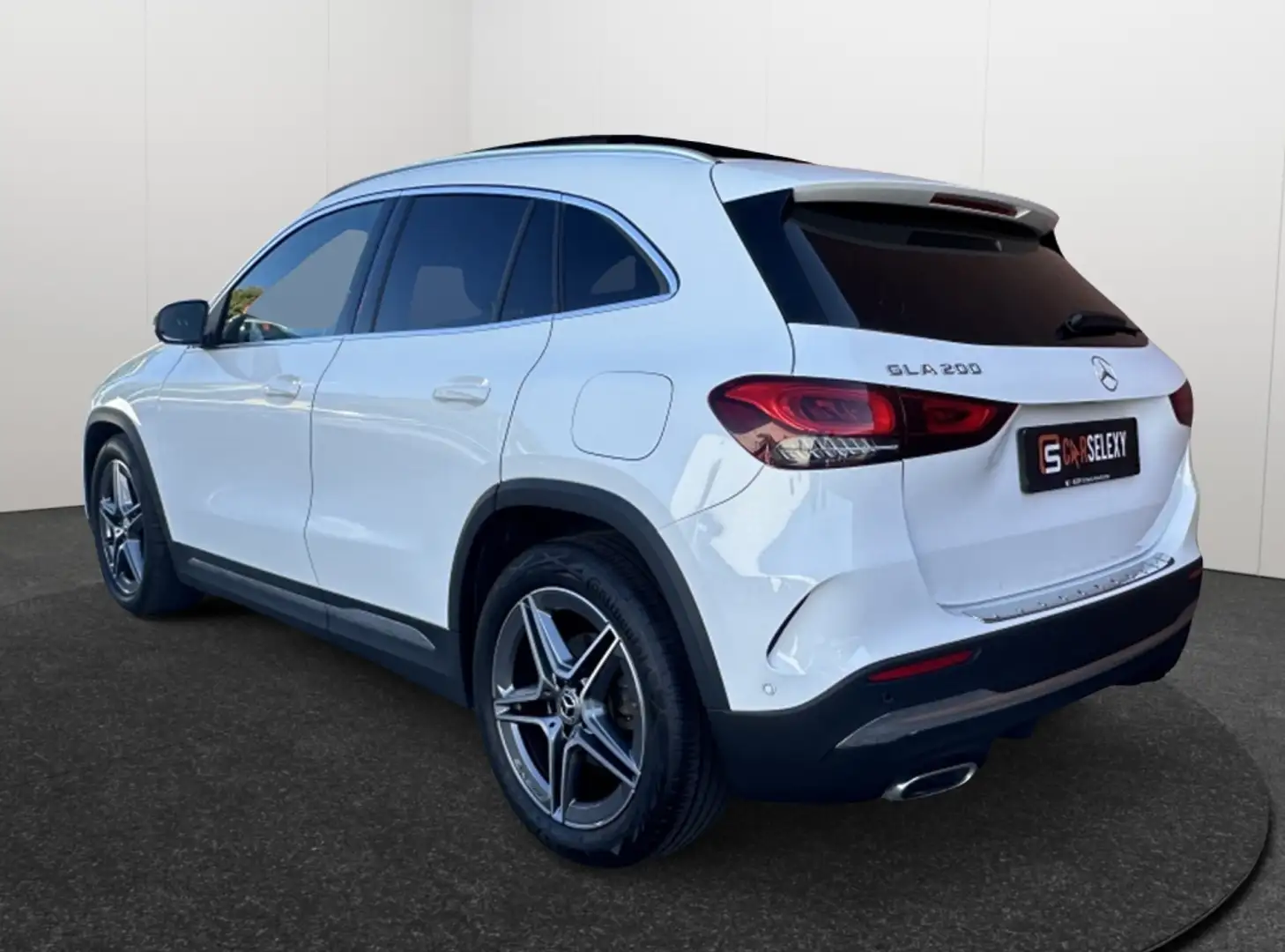 Mercedes-Benz GLA 200 AMG Line Automaat 165PK: Sportief en Stijlvol! Wit - 2