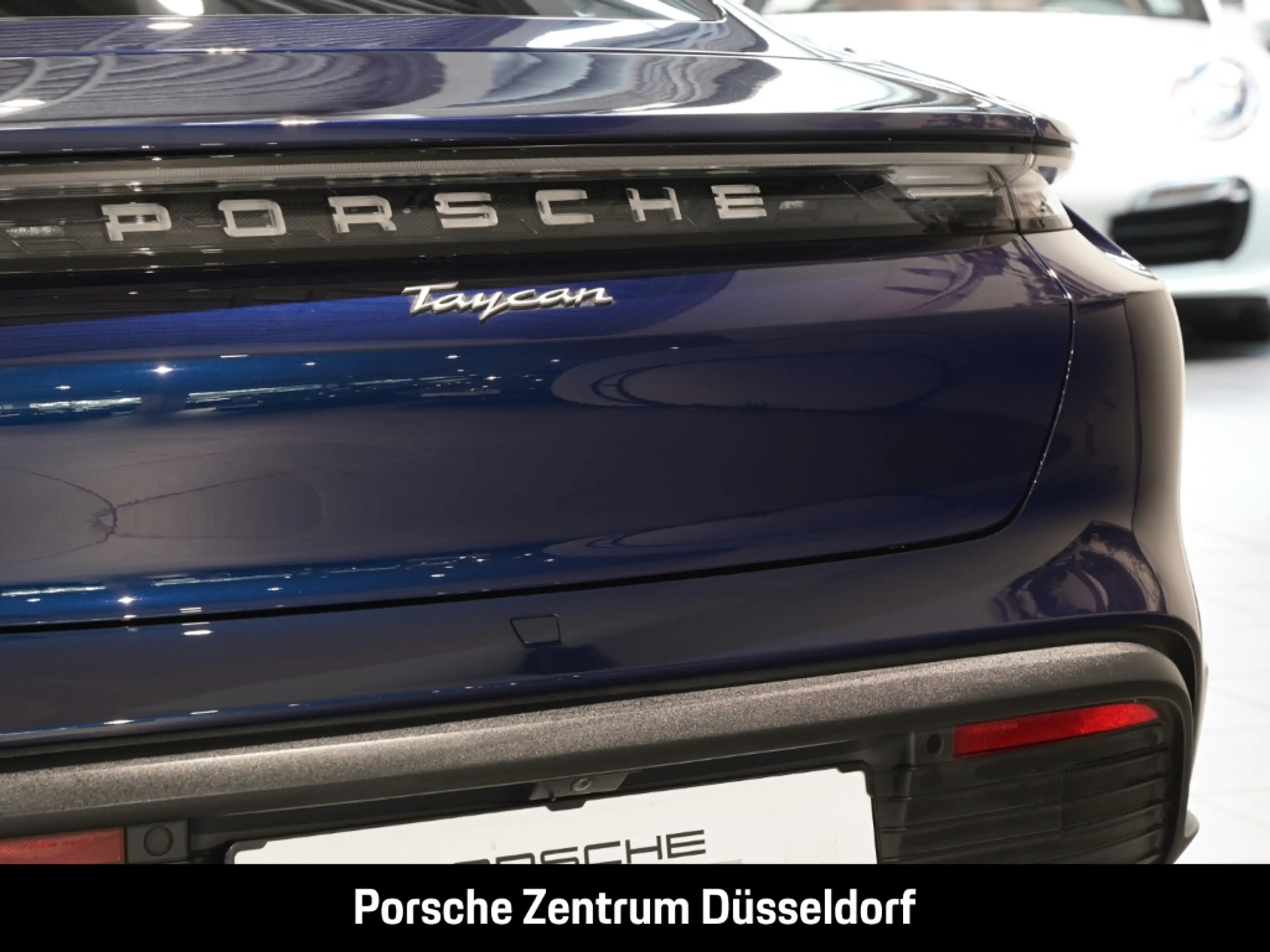 Porsche Taycan — photo 8