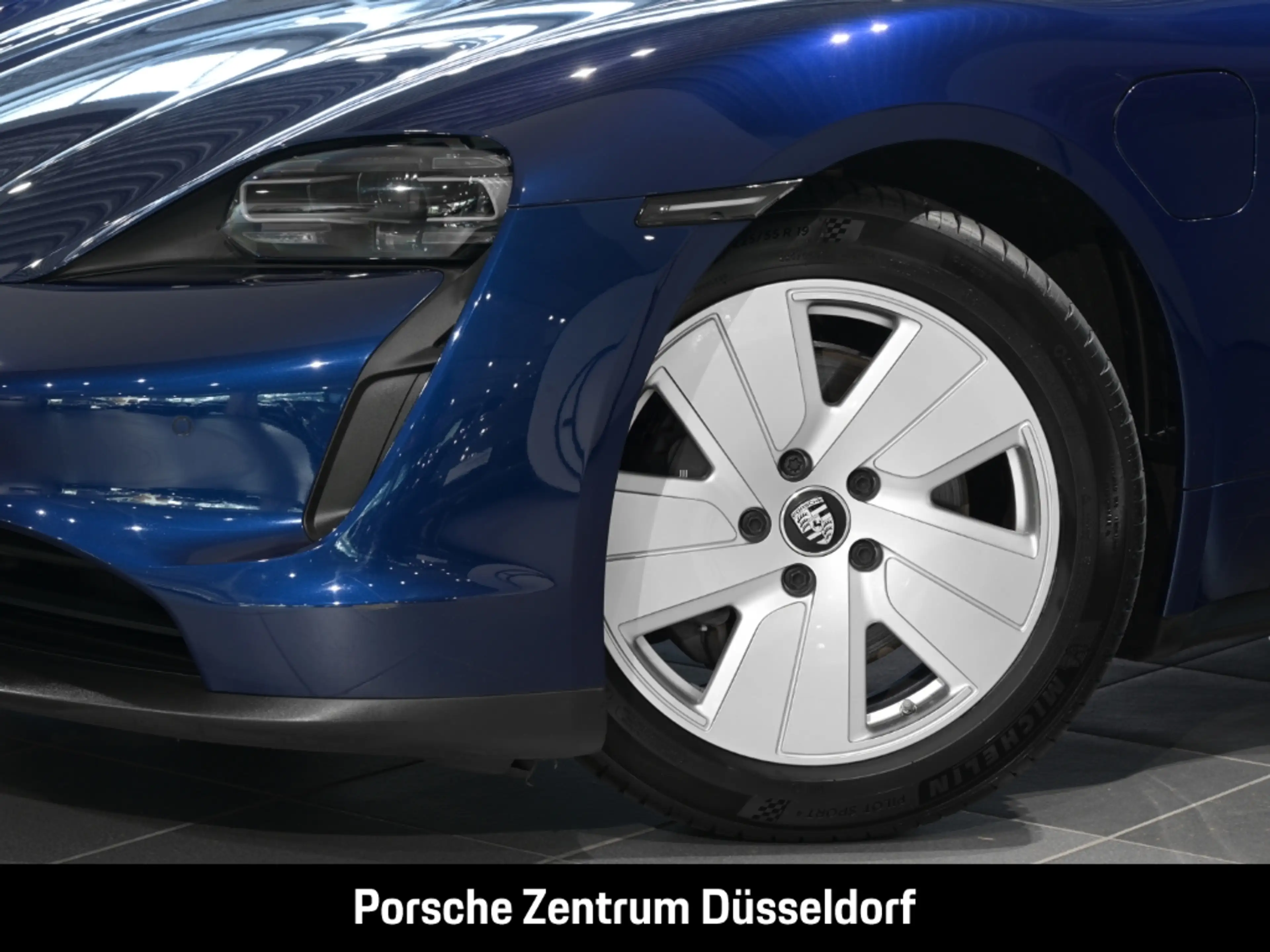 Porsche Taycan — photo 7