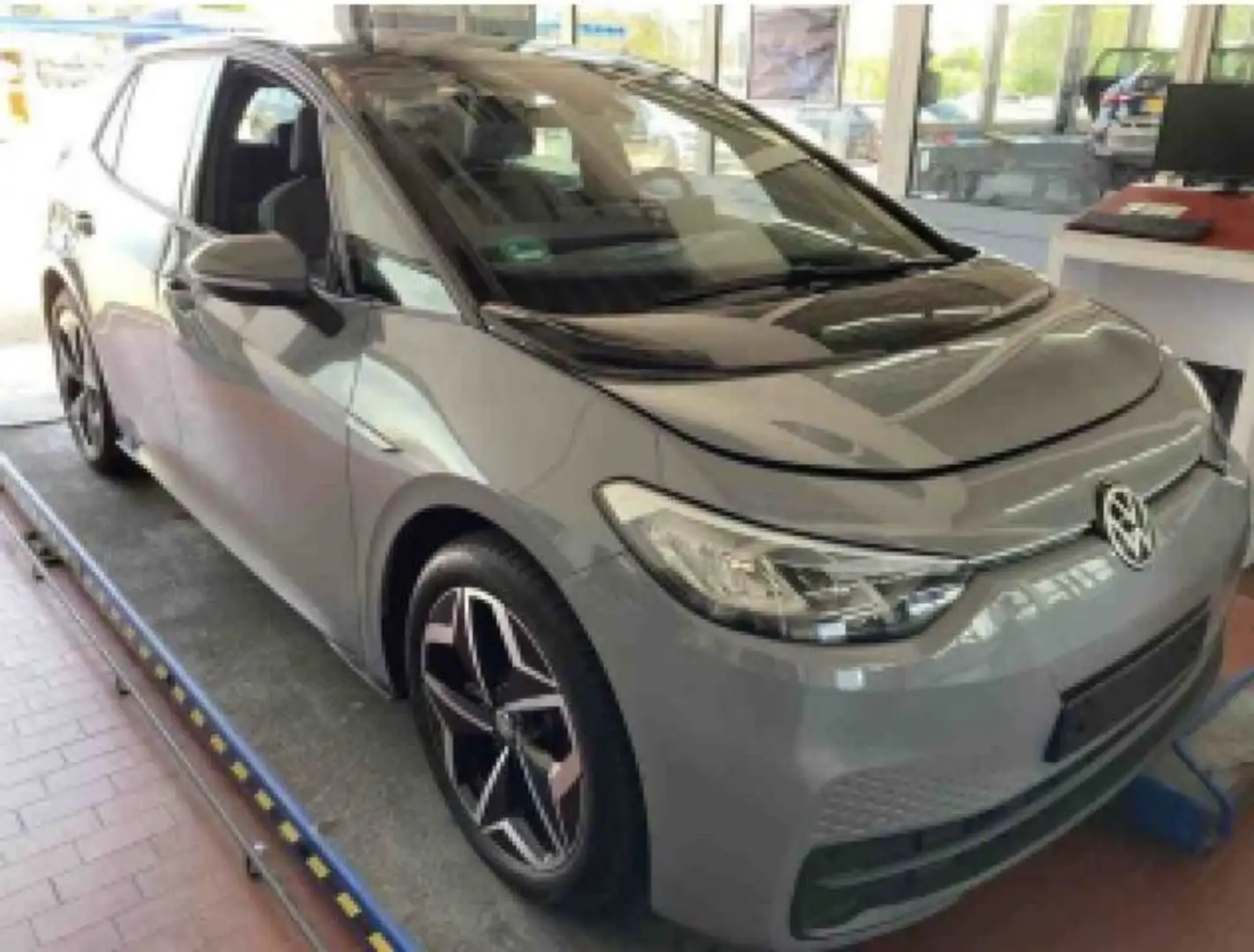 Volkswagen ID.3 150 kW Pro PERFORMANCE LED+NAVI+ACC+SHZ+19Z Grau - 2