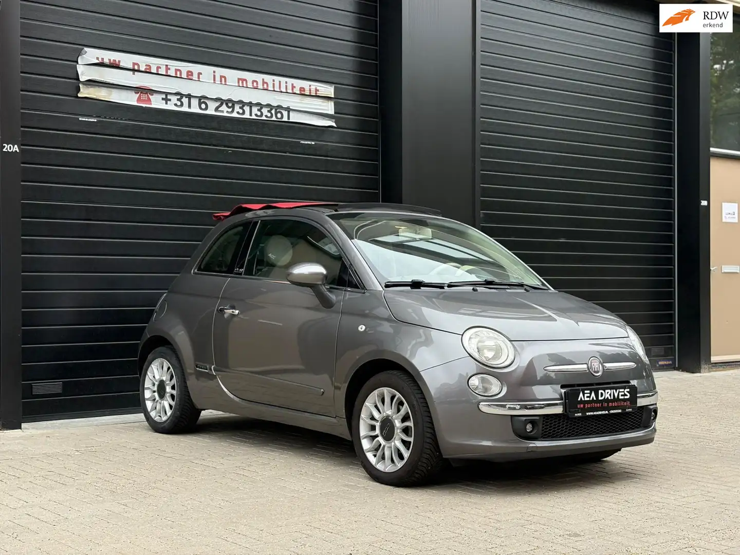 Fiat 500C 1.2 Cabrio met panoramadak, airco, parkeersensoren Grijs - 1