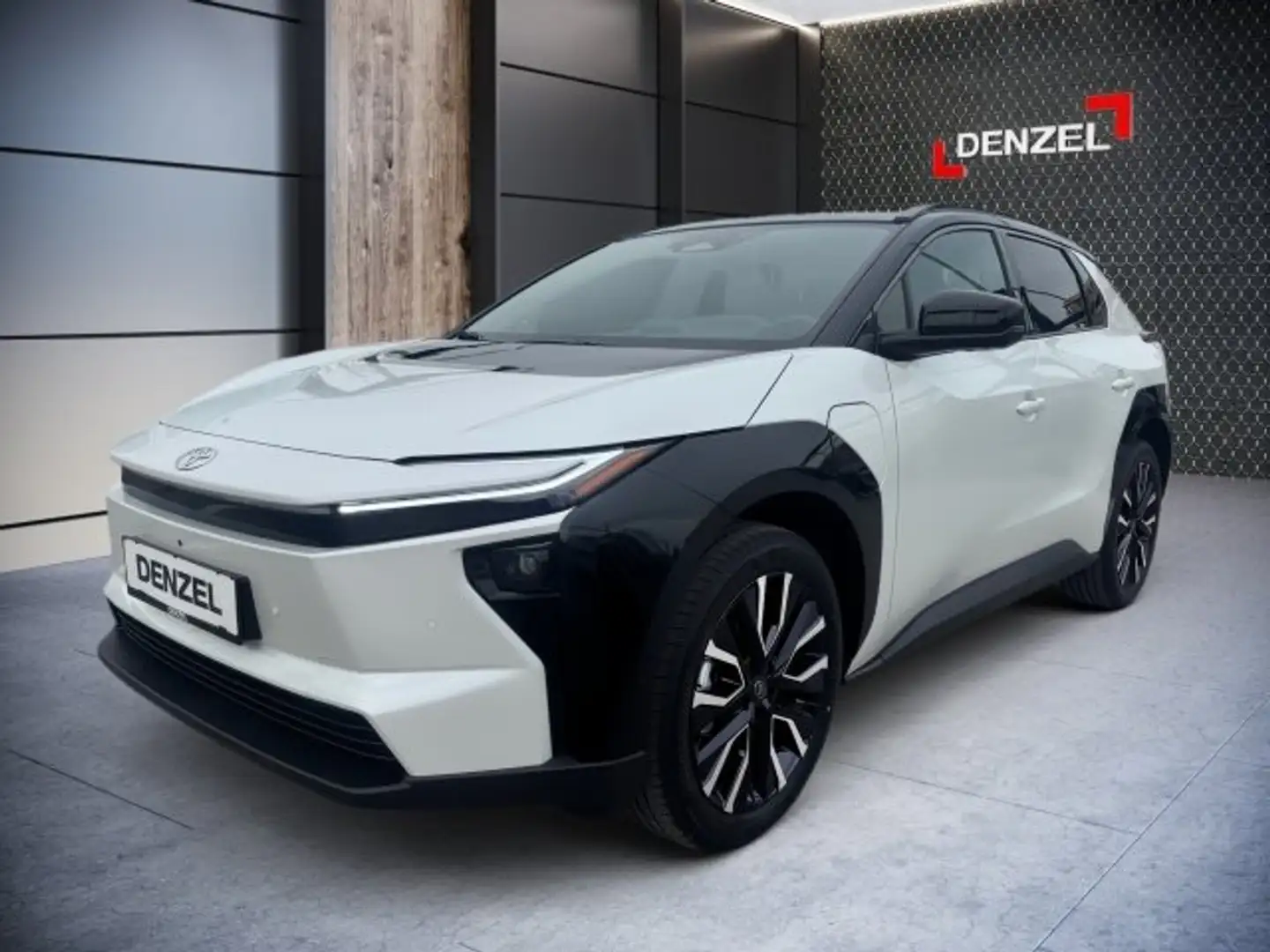 Toyota bZ4X 2WD Lounge + Style Paket + Protection Pack 516KM Reichweite Weiß - 1