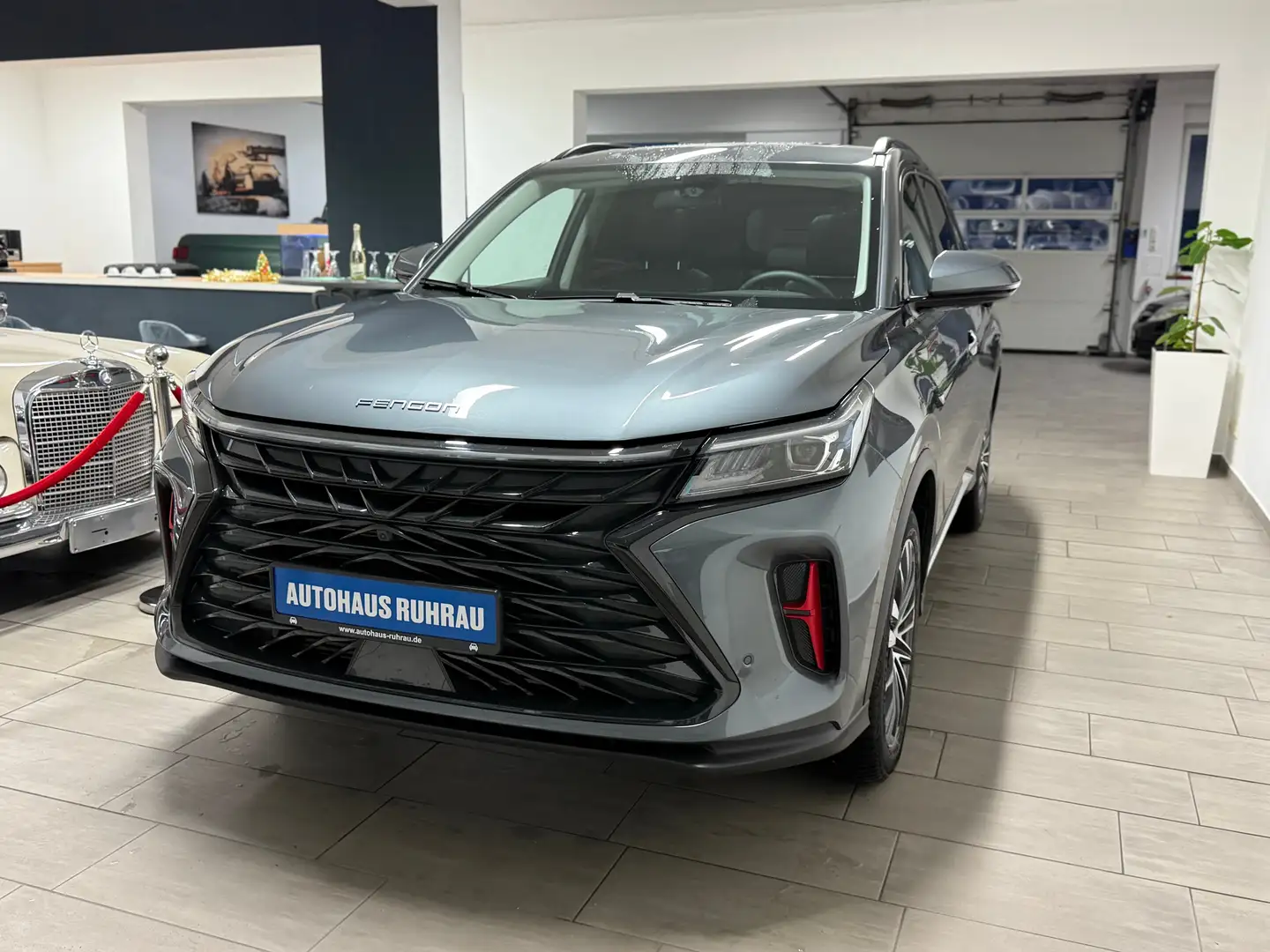 DFSK Fengon 600 - SUV 7-Sitzer Grau - 1