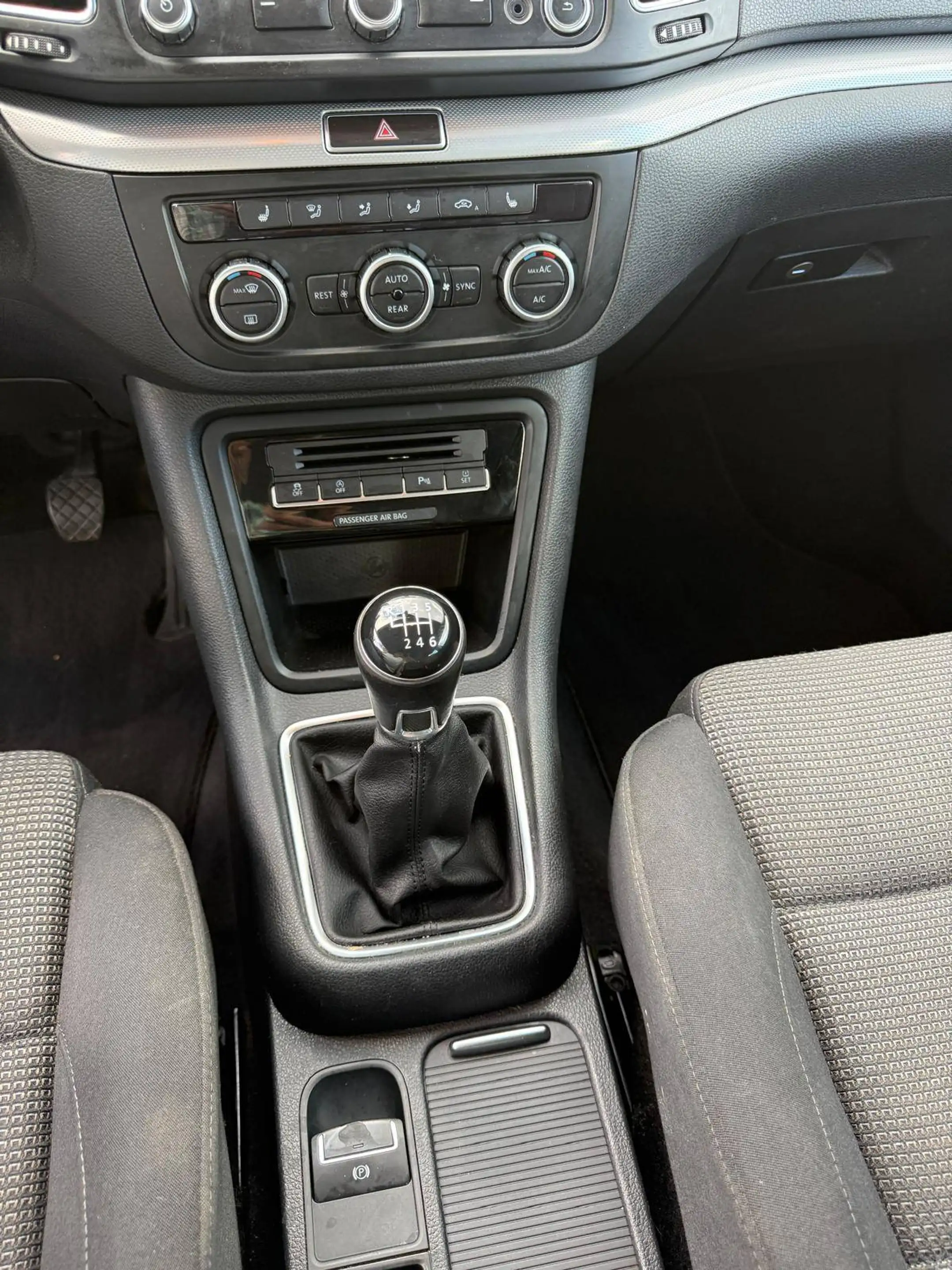 Volkswagen Sharan Comfortline BMT — photo 15