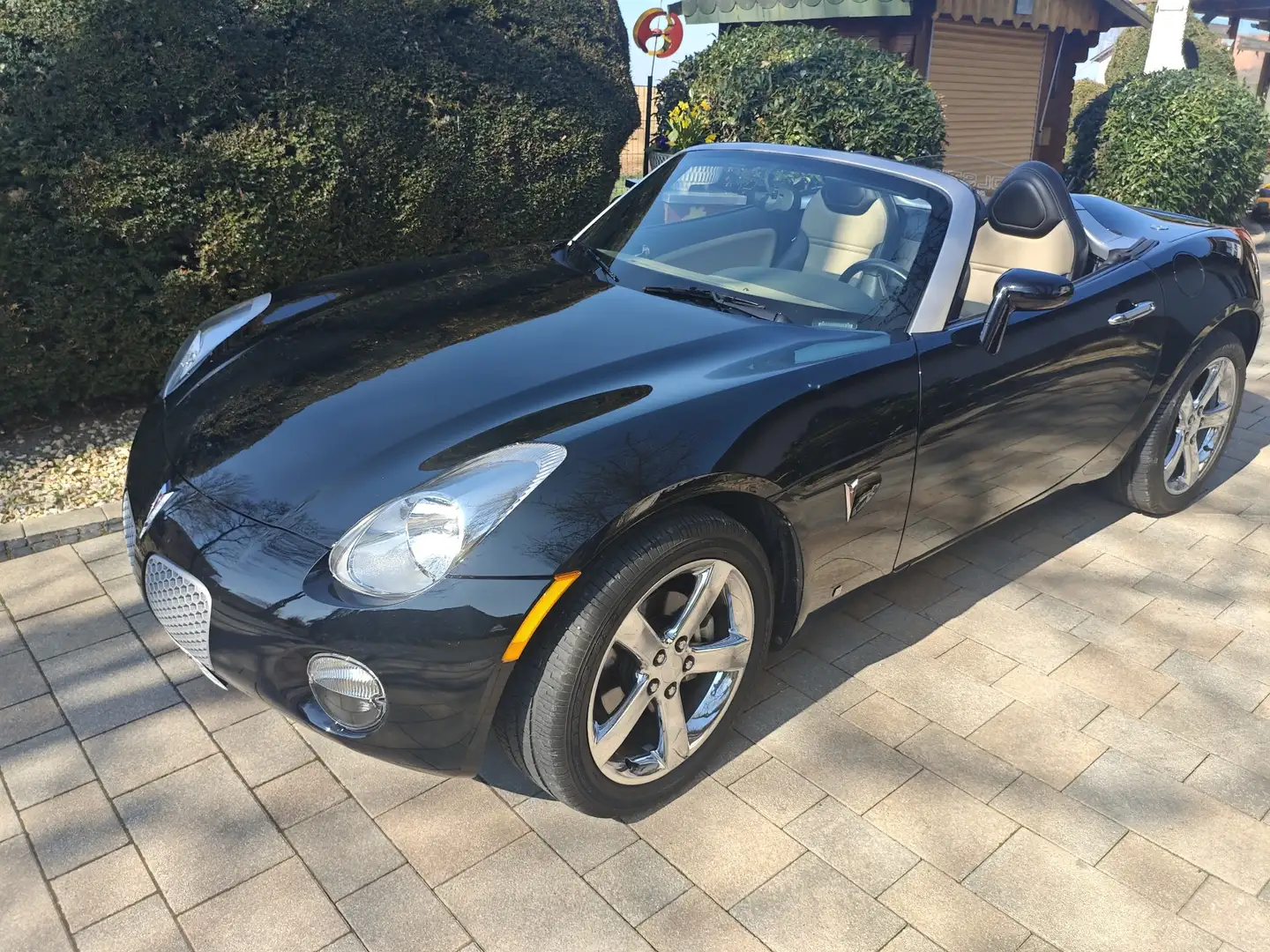 Pontiac Solstice - 1