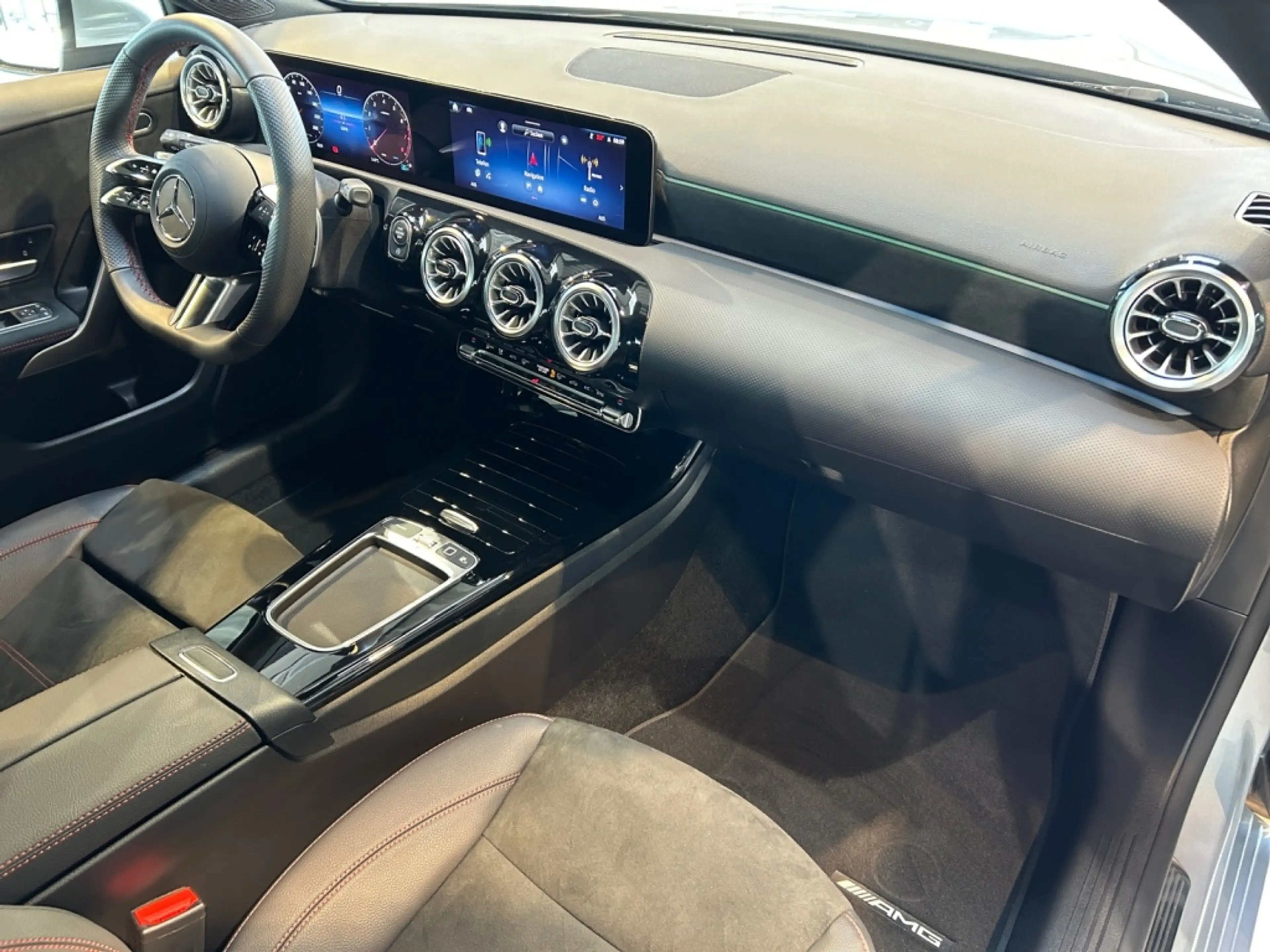 Mercedes-Benz A 200 AMG AMG+MBUX+MBeam+Wide+Cam+LED+Navi+AUT — photo 5