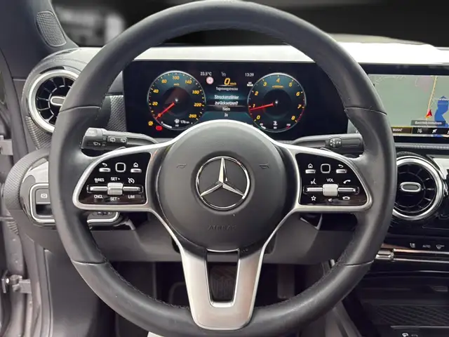 Mercedes-Benz Cla view 12